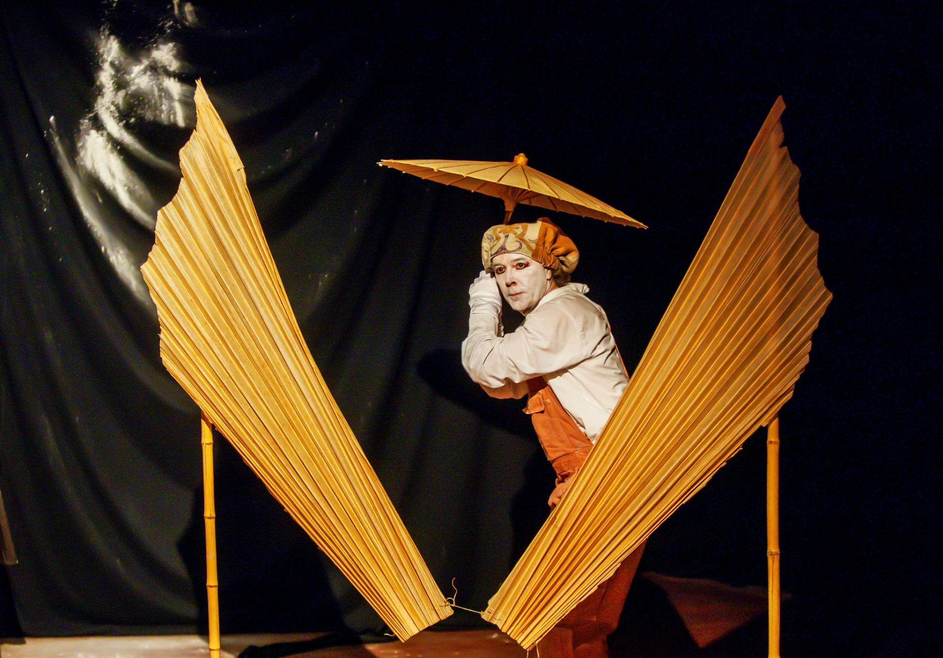 Photo: Tommy Bay / Performance: Fool in the Full Moon